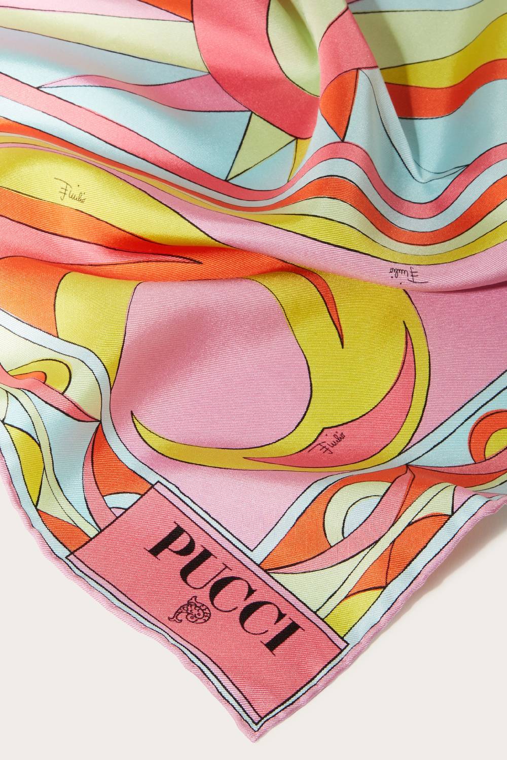 Pucci Carré piccolo in seta con stampa Cigni Affare Del Giorno