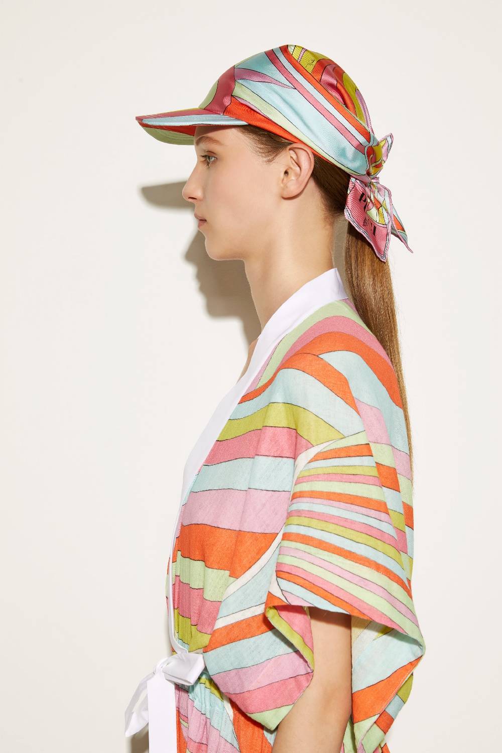 Pucci Cappello in seta con stampe Cigni e Iride Prezzo Ridotto