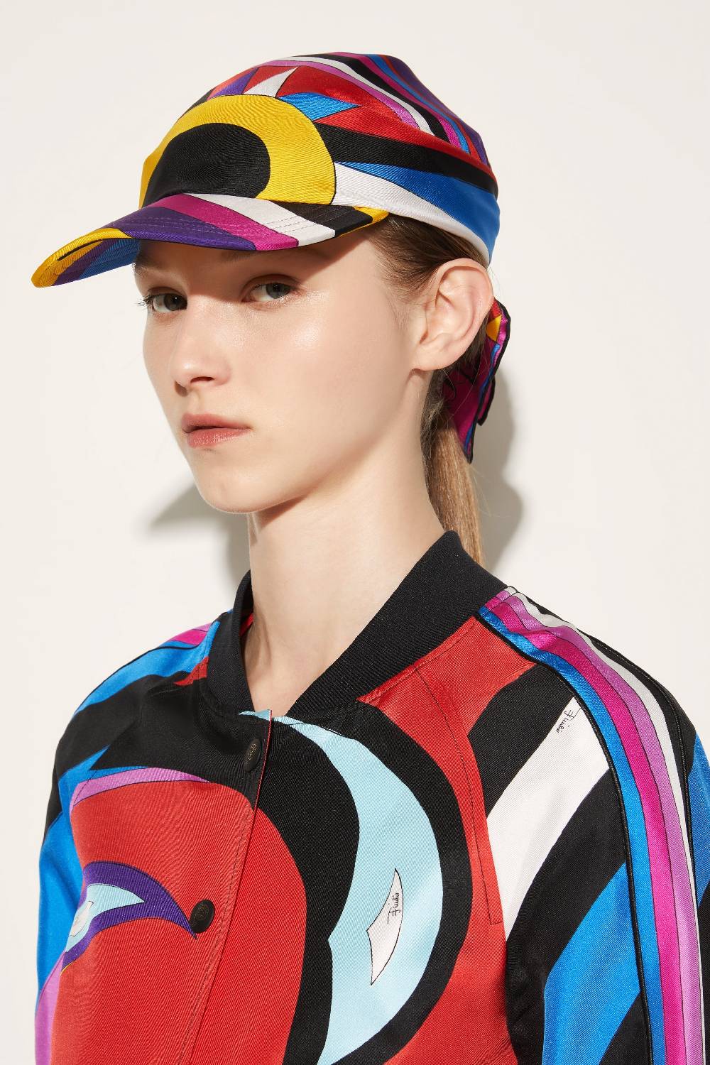 Pucci Cappello in seta con stampe Cigni e Iride Novità