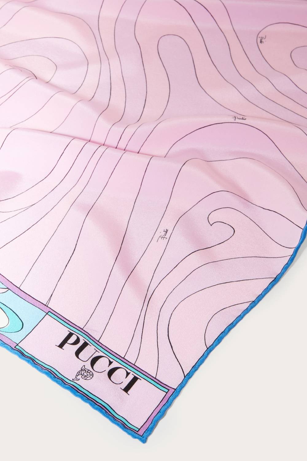 Pucci Hijab in seta con stampe Marmo e Pesci In Vendita