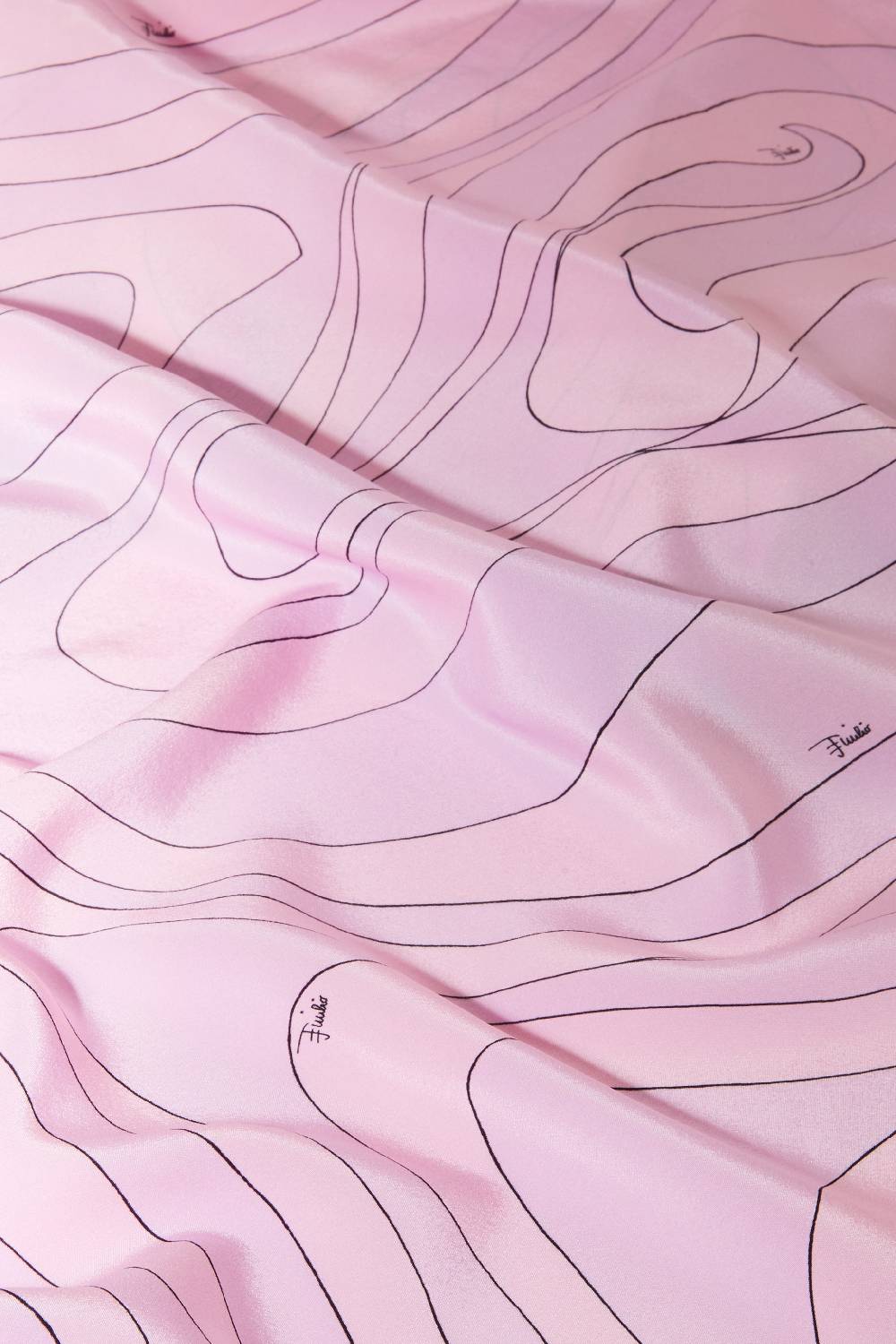 Pucci Hijab in seta con stampe Marmo e Pesci In Vendita