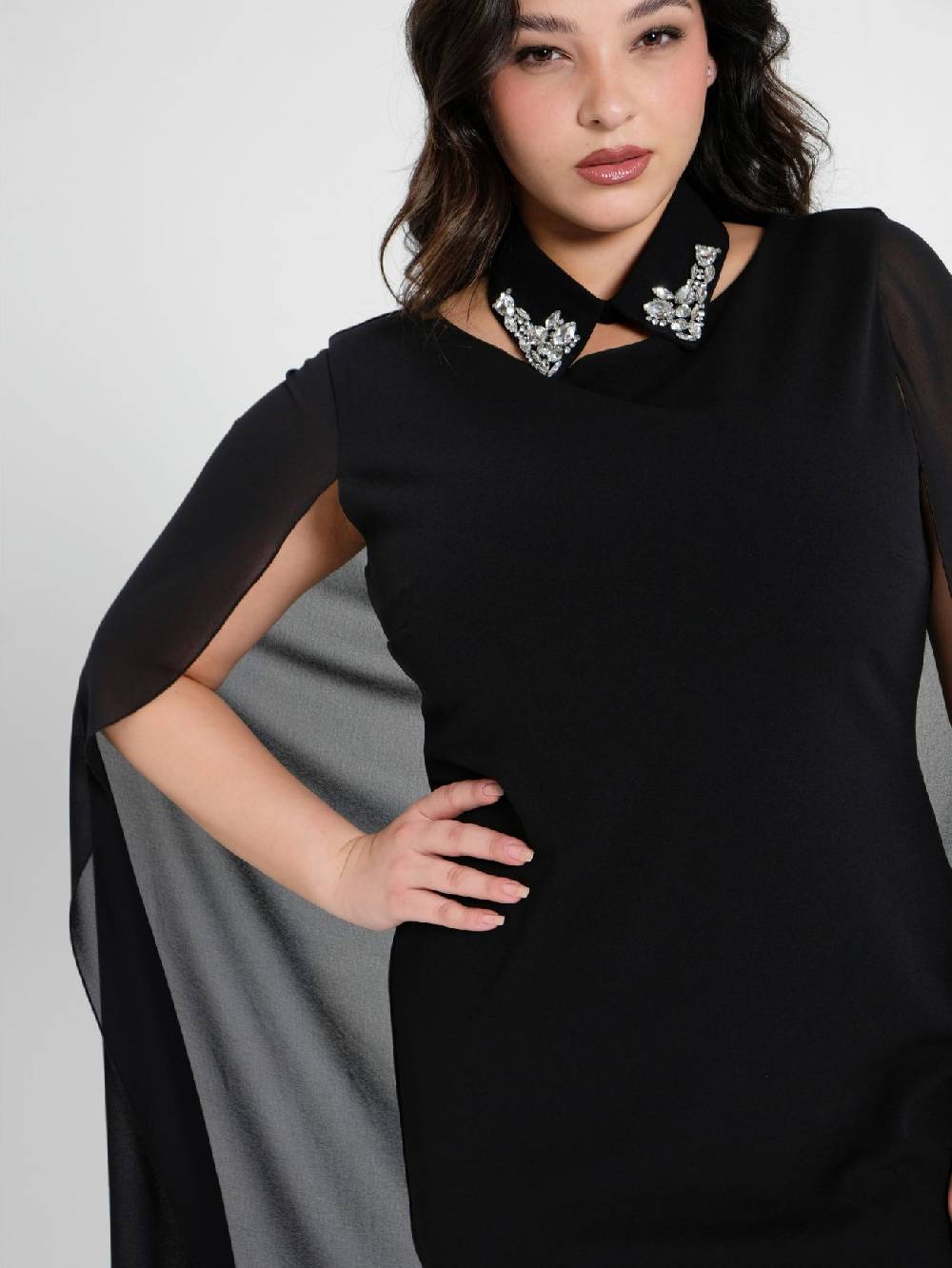 Rinascimento Tubino Curvy con Mantella e Colletto Promozione Limitata