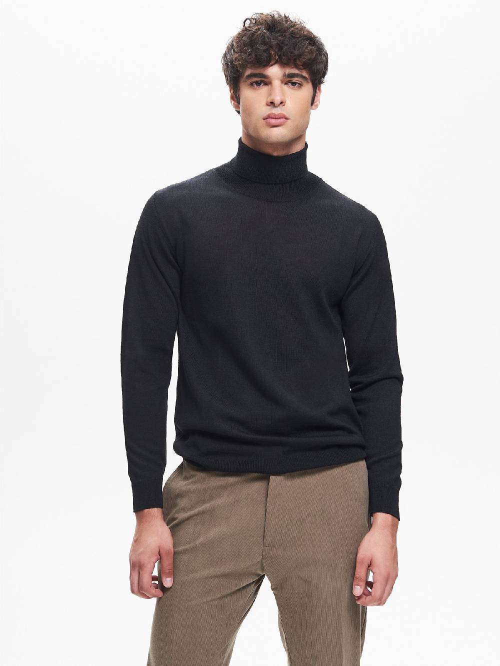 Rinascimento Maglia Dolcevita Uomo Basic Nero QB24 Online