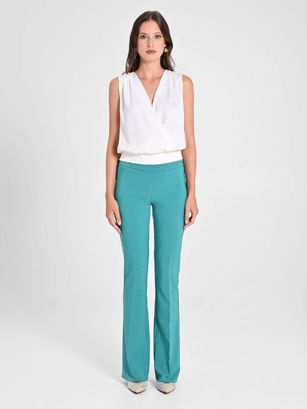 Rinascimento Pantaloni Flared in Tessuto Tecnico Verde Giada Offerta temporanea