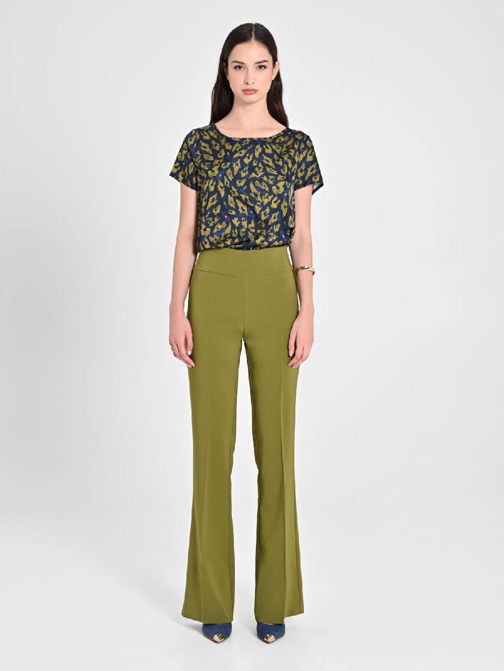 Rinascimento Pantaloni Flared in Tessuto Tecnico Verde Muschio Offerte esclusive