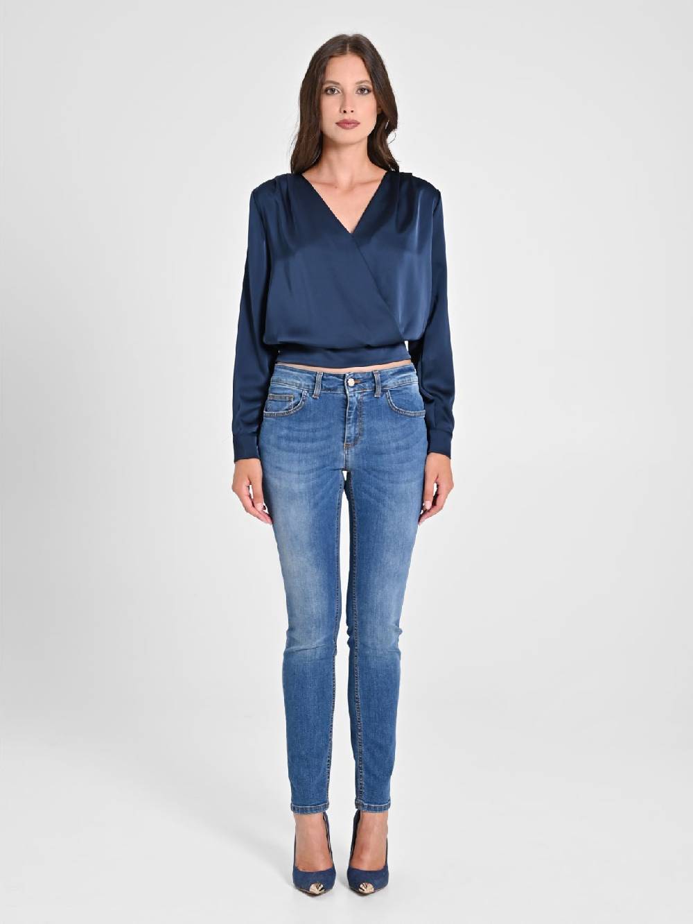 Rinascimento Blusa incrociata in Raso Discount Store per i nuovi prodotti