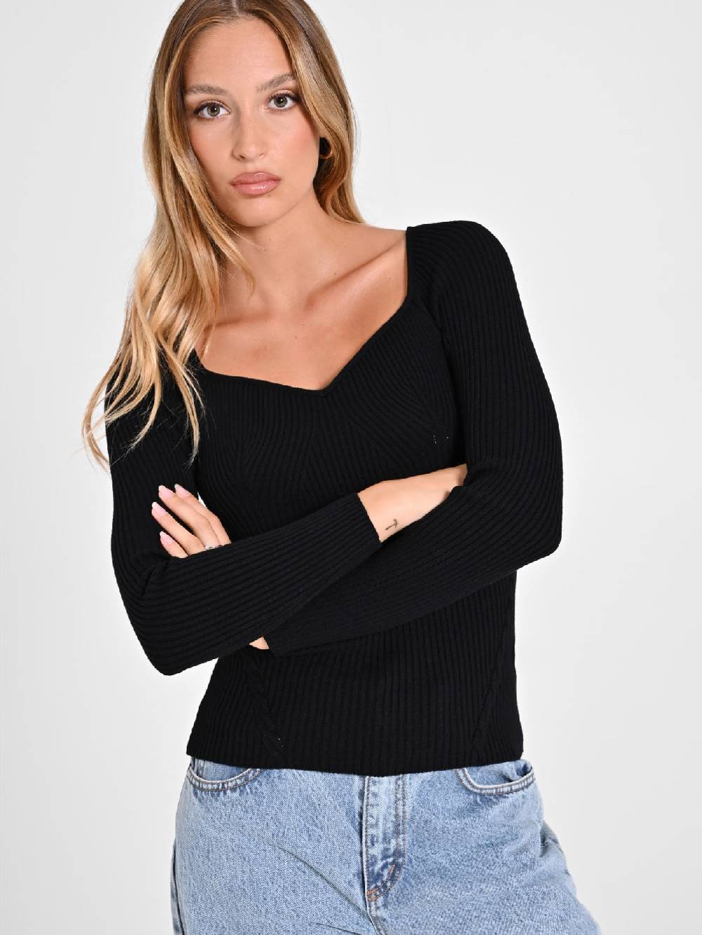 Rinascimento Maglia Nera con Scollo a Cuore In Vendita