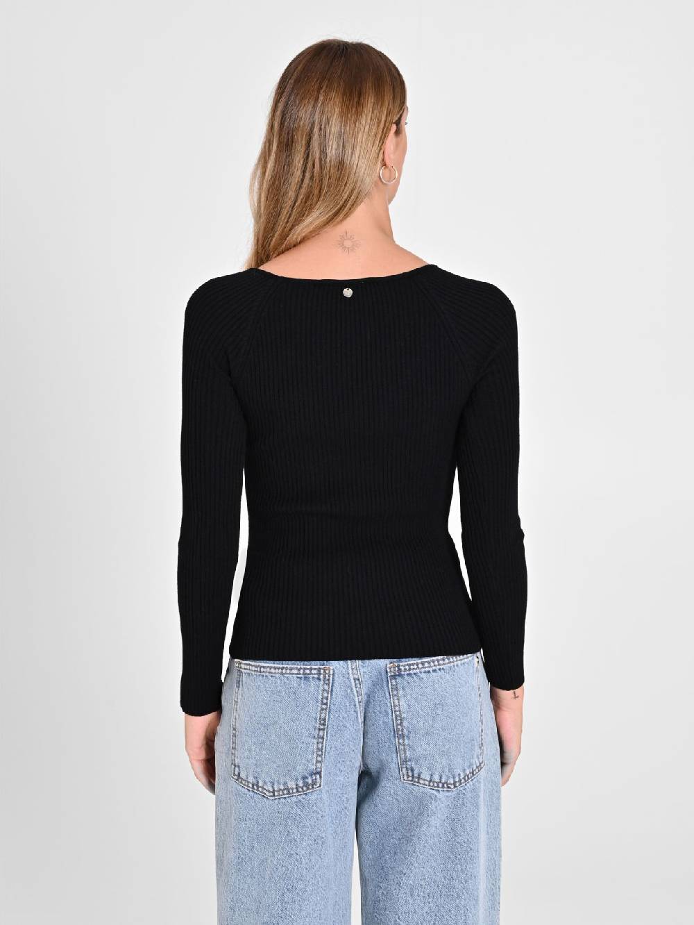 Rinascimento Maglia Nera con Scollo a Cuore In Vendita