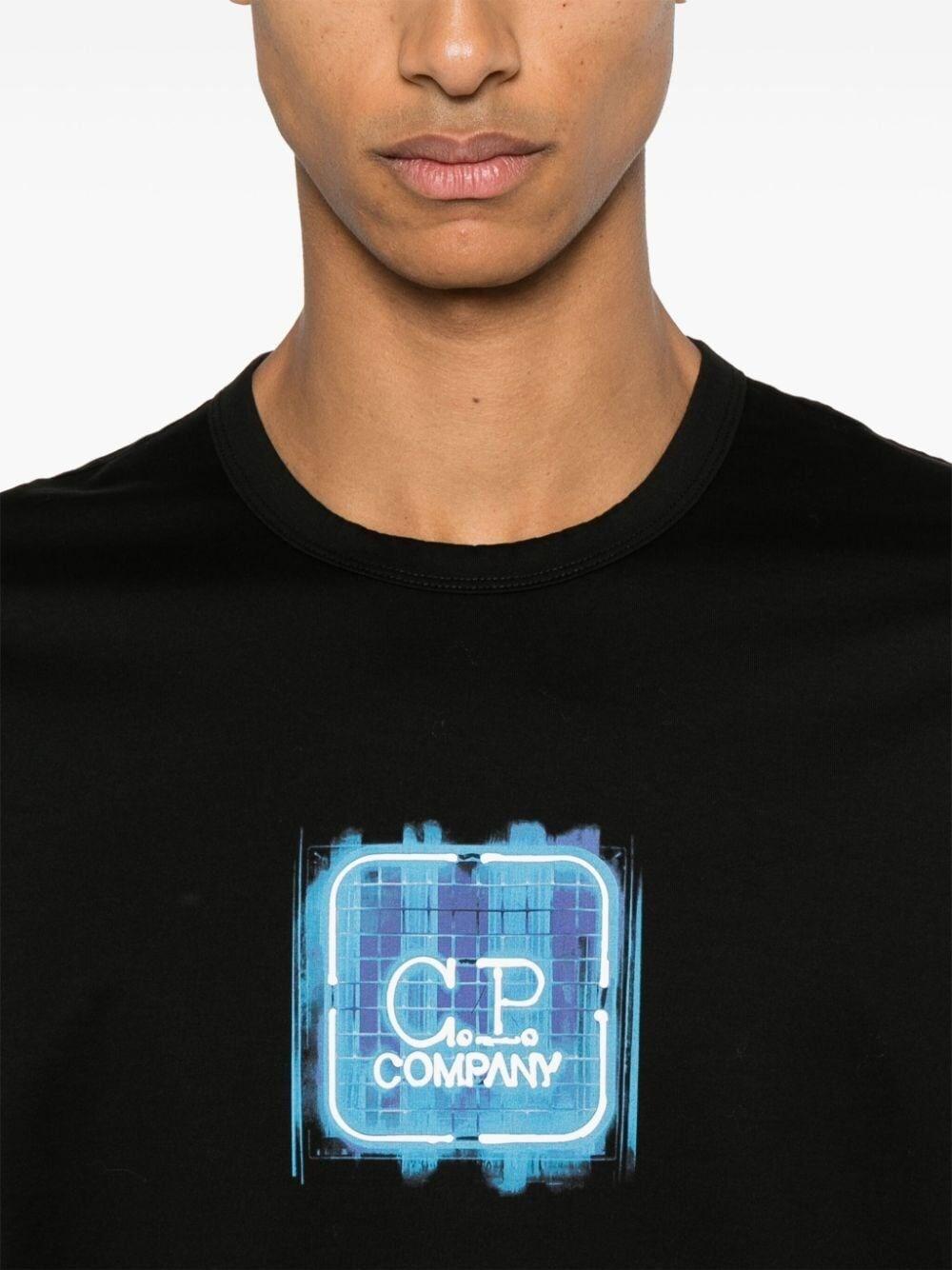 C.p. company `Metropolis Series` Embossed Logo Badge T-Shirt Sconto