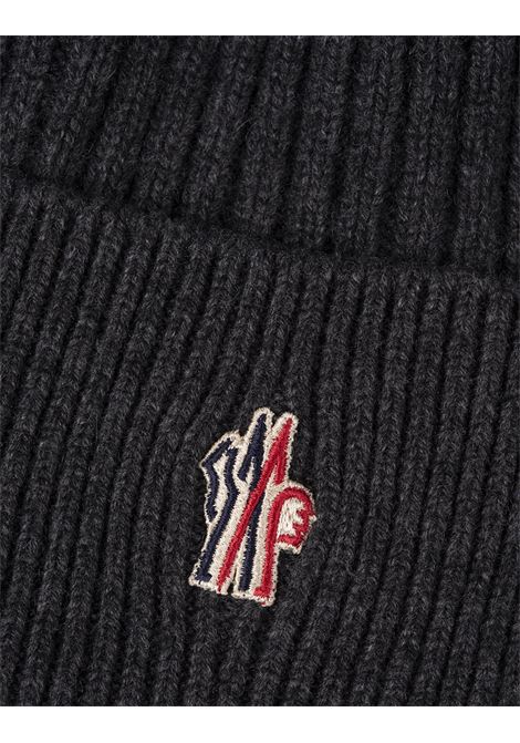 MONCLER GRENOBLE Berretto In Cashmere Grigio Antracite Con Logo - MONCLER GRENOBLE 2025