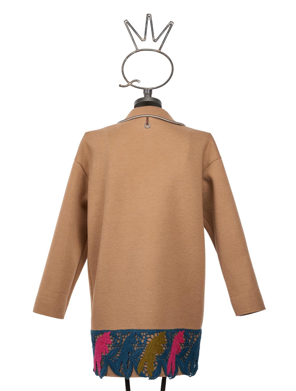 Save The Queen Cappotto corto beige con pizzo macramè 2025