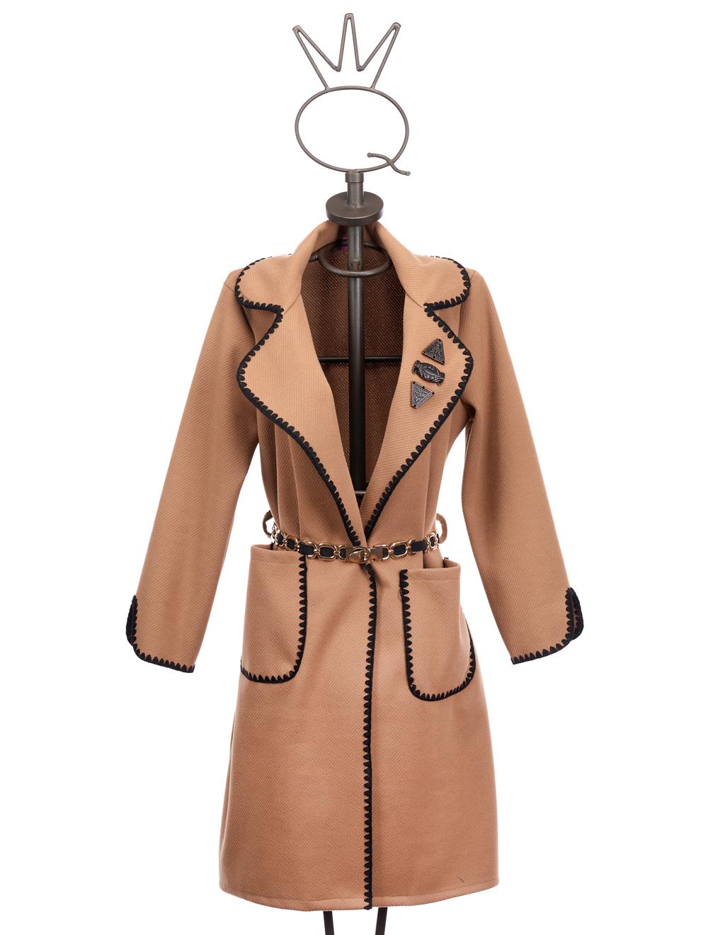 Save The Queen Cappotto color cammello con bordi ricamati Convenienza