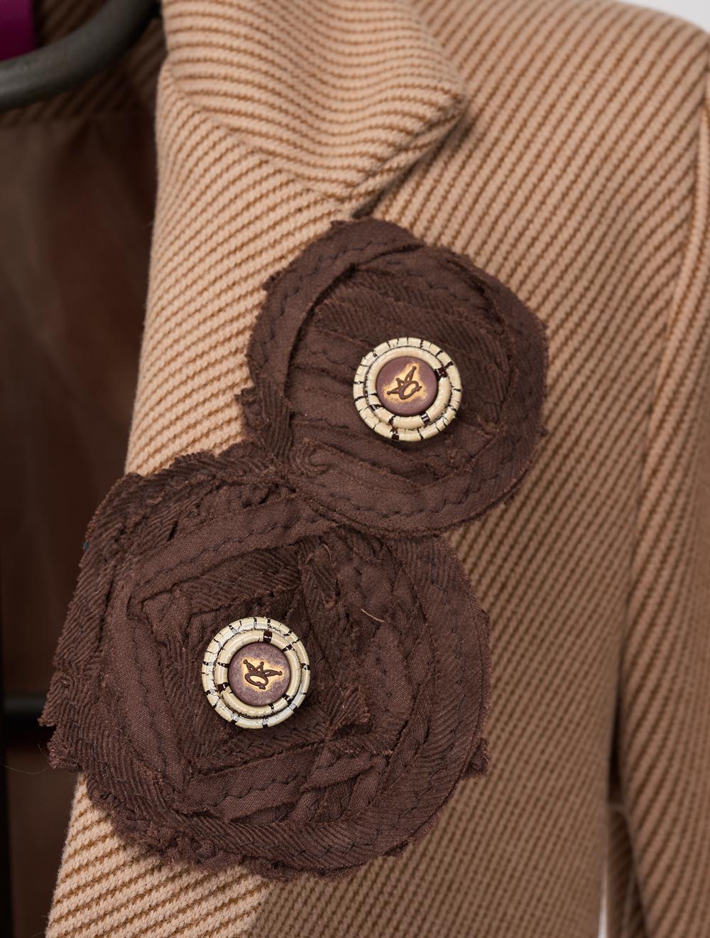 Save The Queen Cappotto corto beige con applicazioni Novità