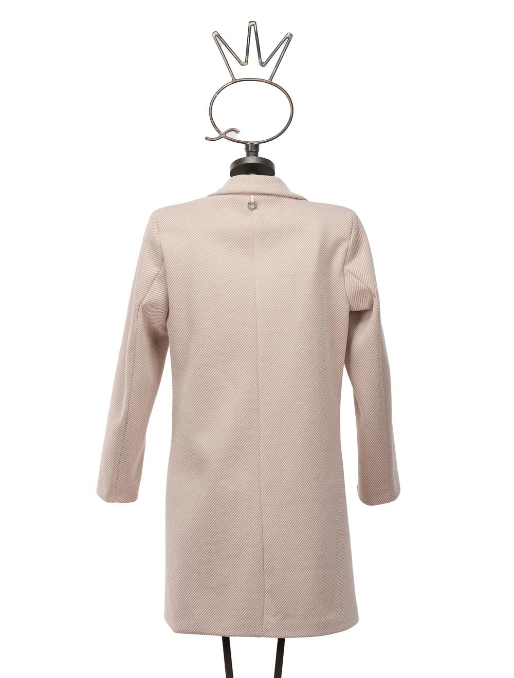 Save The Queen Cappotto corto bianco panna spigato beige con applicazioni In Linea