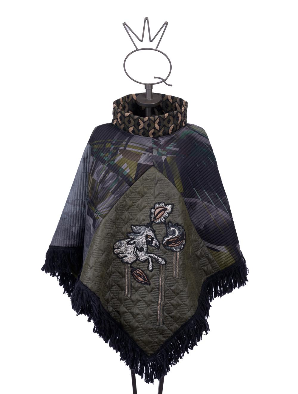 Save The Queen Poncho in seta e finta pelle con ricami Offerte
