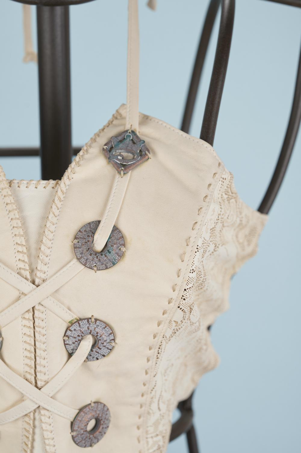 Save The Queen Gilet color avorio in vera pelle con applicazioni Nuovo