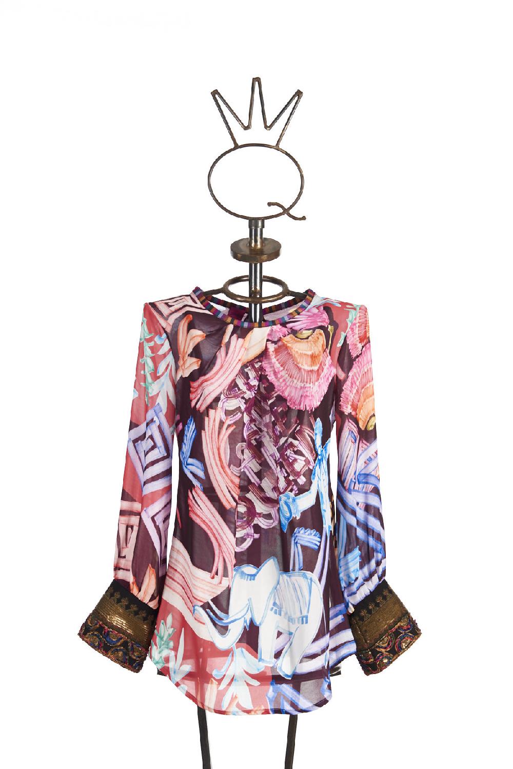 Save The Queen Blusa in chiffon con stampa dedicata al Circo 2025
