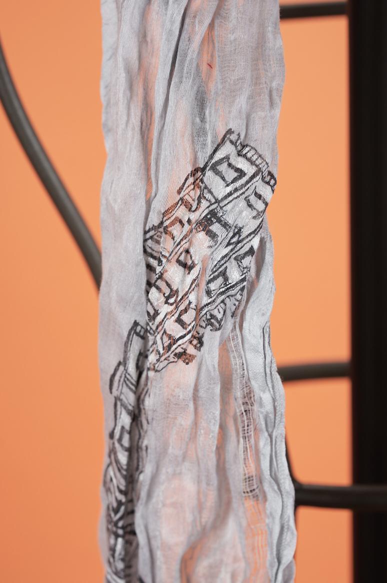 Save The Queen Foulard in lino e seta Prezzo Ridotto