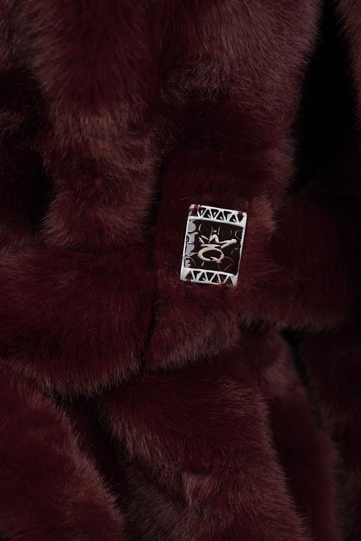 Save The Queen Ecopelliccia bordeaux con scollo a V Hotsell