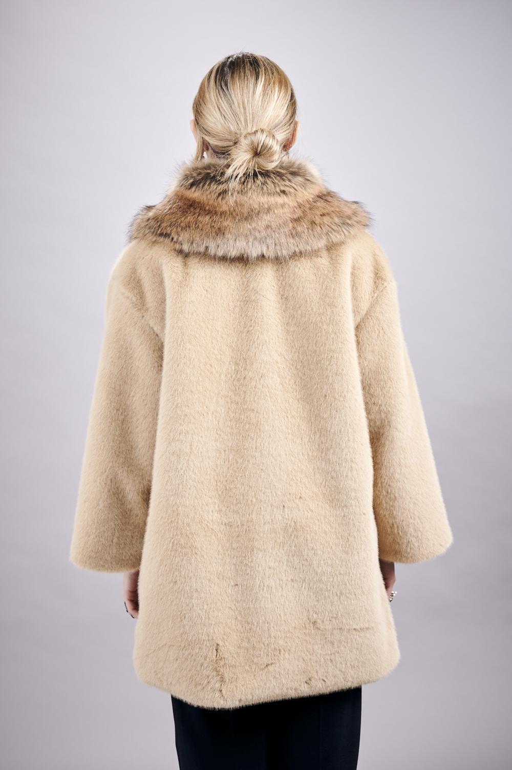 Save The Queen Cappottino in ecopelliccia beige Bestseller