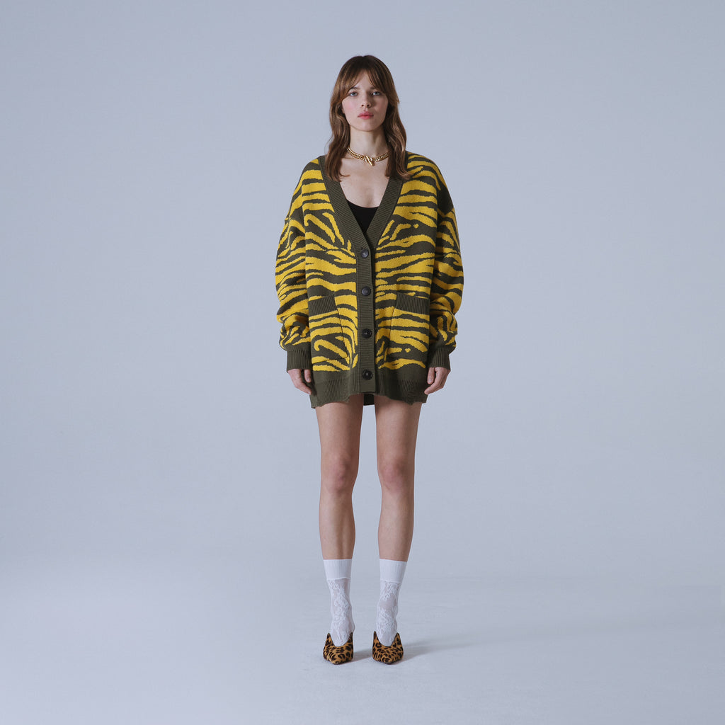 Sveta Milano Cardigan lungo jacquard Georgia in verde e giallo In Vendita