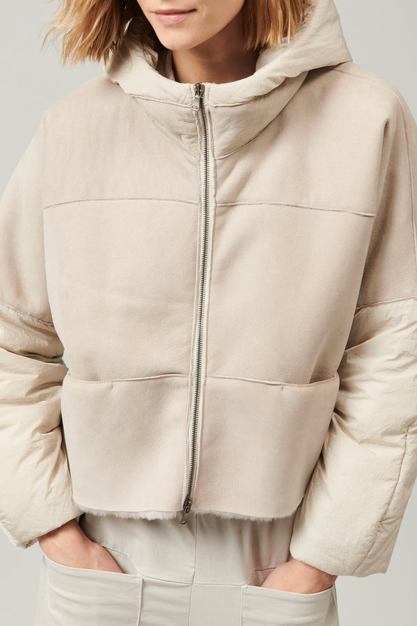 Transit Par Such Giubbino in montone zippato imbottito con cappuccio e maniche in nylon – Transit Negozio