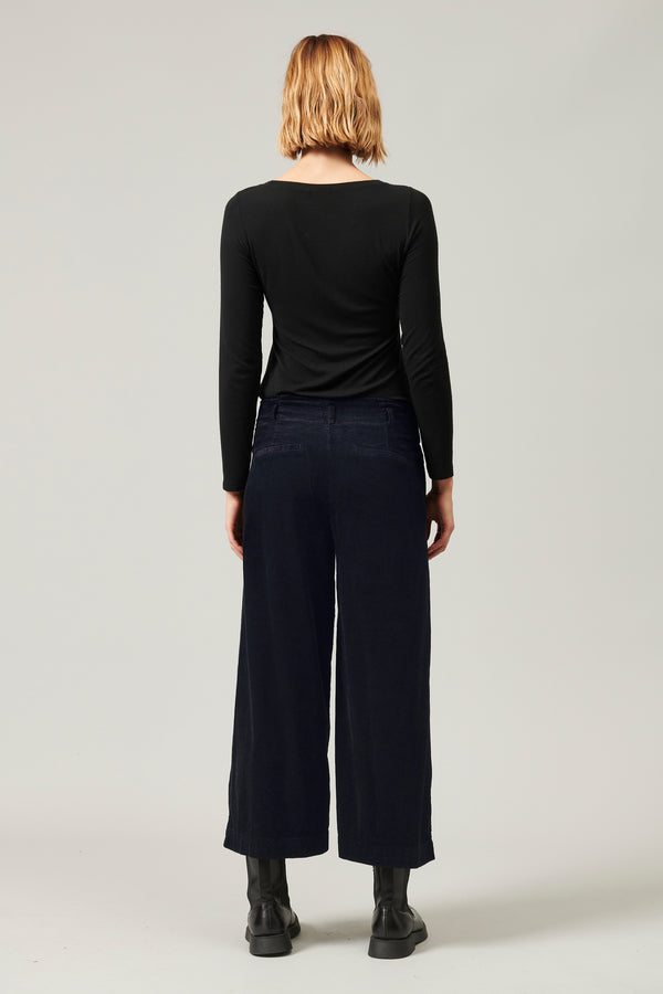 Transit Par Such Pantalone corto gamba larga in velluto a coste di viscosa e cotone str – Transit 2025