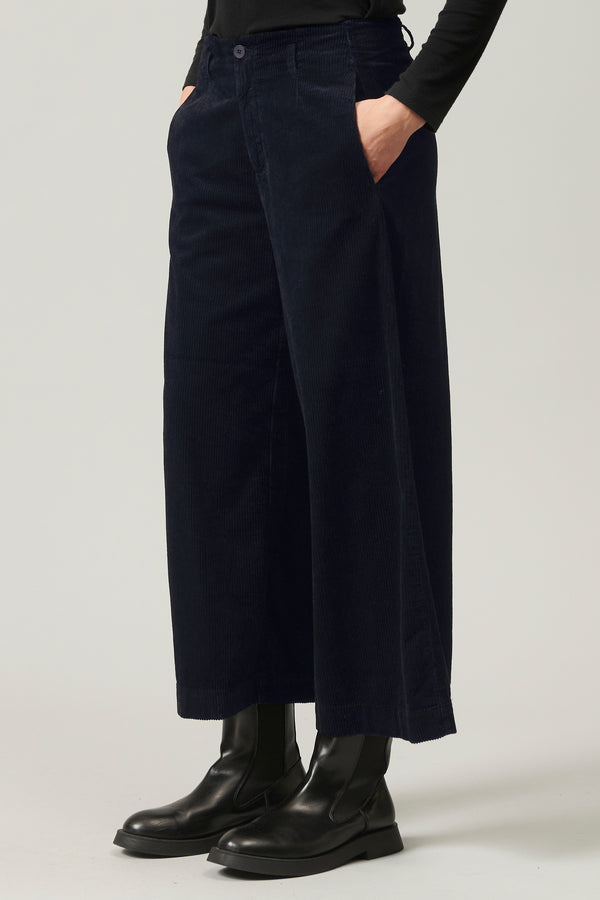 Transit Par Such Pantalone corto gamba larga in velluto a coste di viscosa e cotone str – Transit 2025