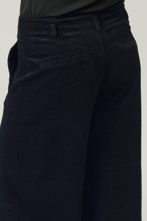 Transit Par Such Pantalone corto gamba larga in velluto a coste di viscosa e cotone str – Transit 2025