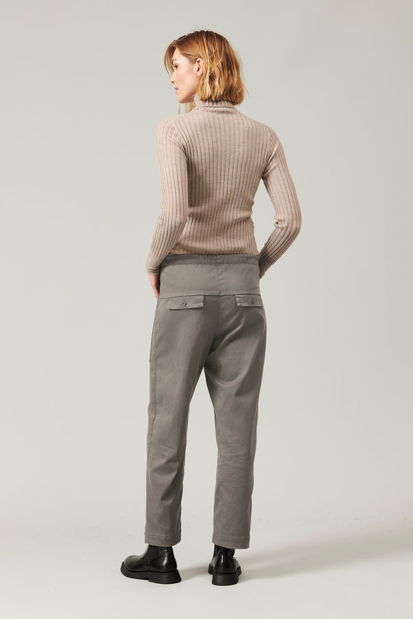 Transit Par Such Pantalone comfort fit con tasche davanti in viscosa e cotone stretch. – Transit Nuovo