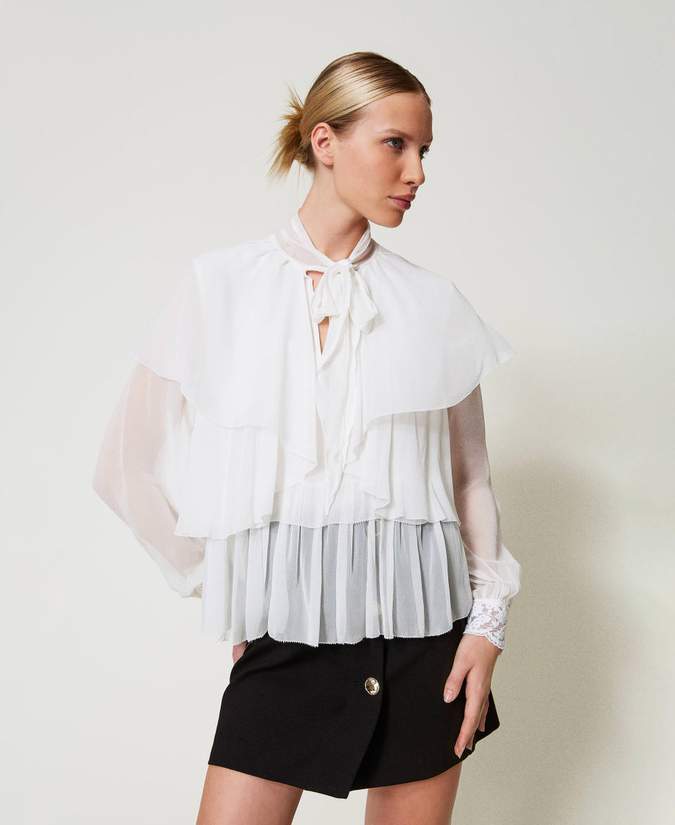 Twin Set Blusa in georgette con balze e pizzo