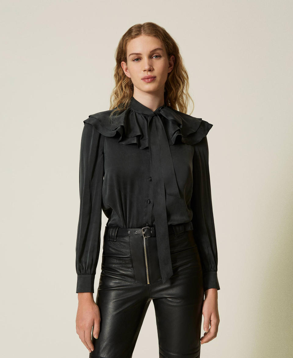 Twin Set Camicia in raso di seta con volant Solo un giorno rimasto