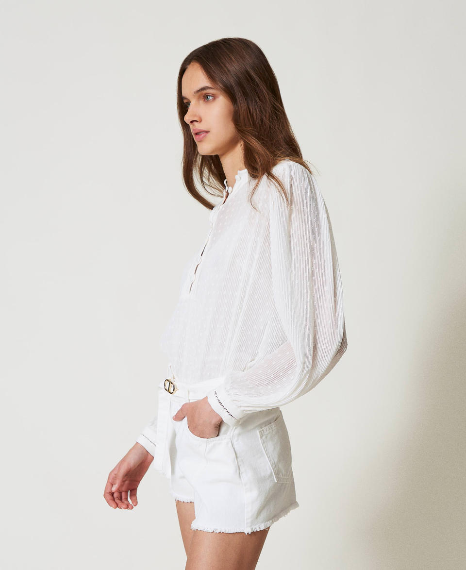 Twin Set Shorts in white bull con cintura Oval T Negozi Online