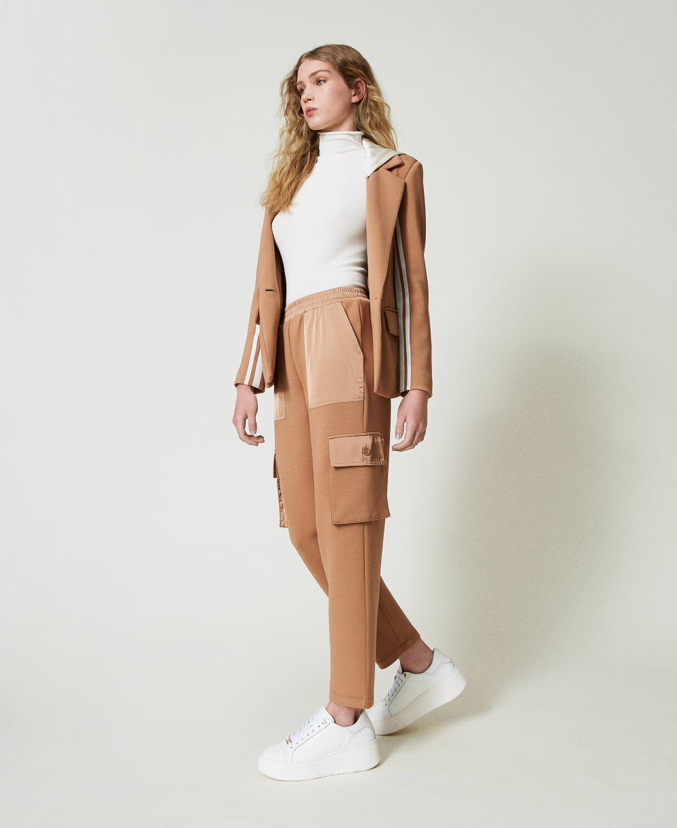 Twin Set Pantaloni cargo in tessuto scuba e raso Ritorno libero