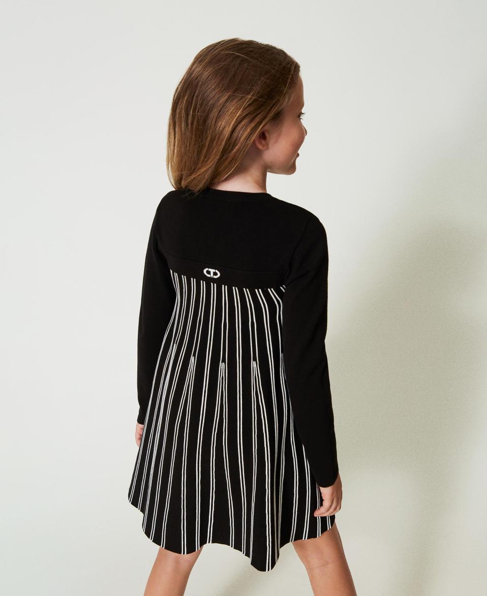 Twin Set Abito corto in maglia a righe flexage Fino al 55% di sconto