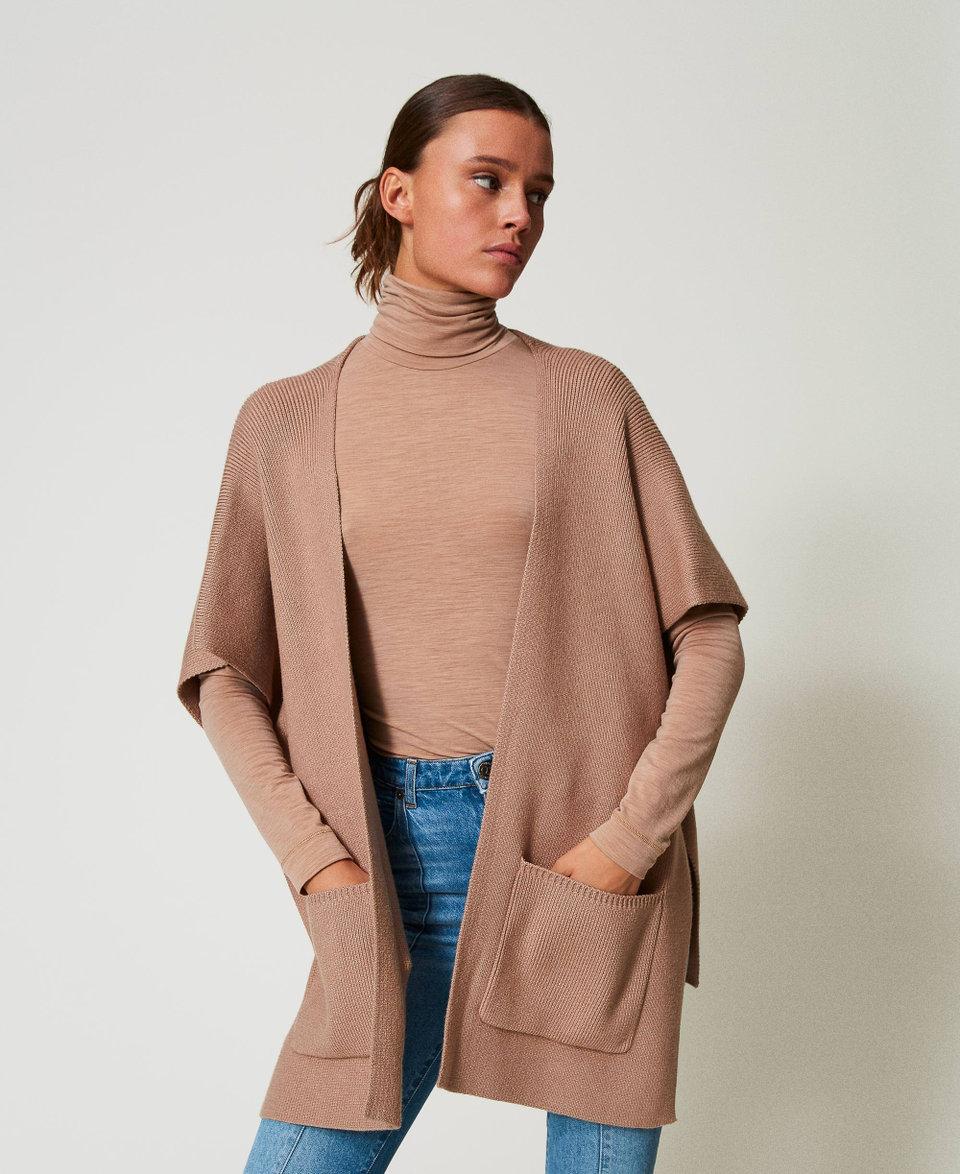 Twin Set Poncho in maglia con ricamo logo Offerta per la Festa della Mamma