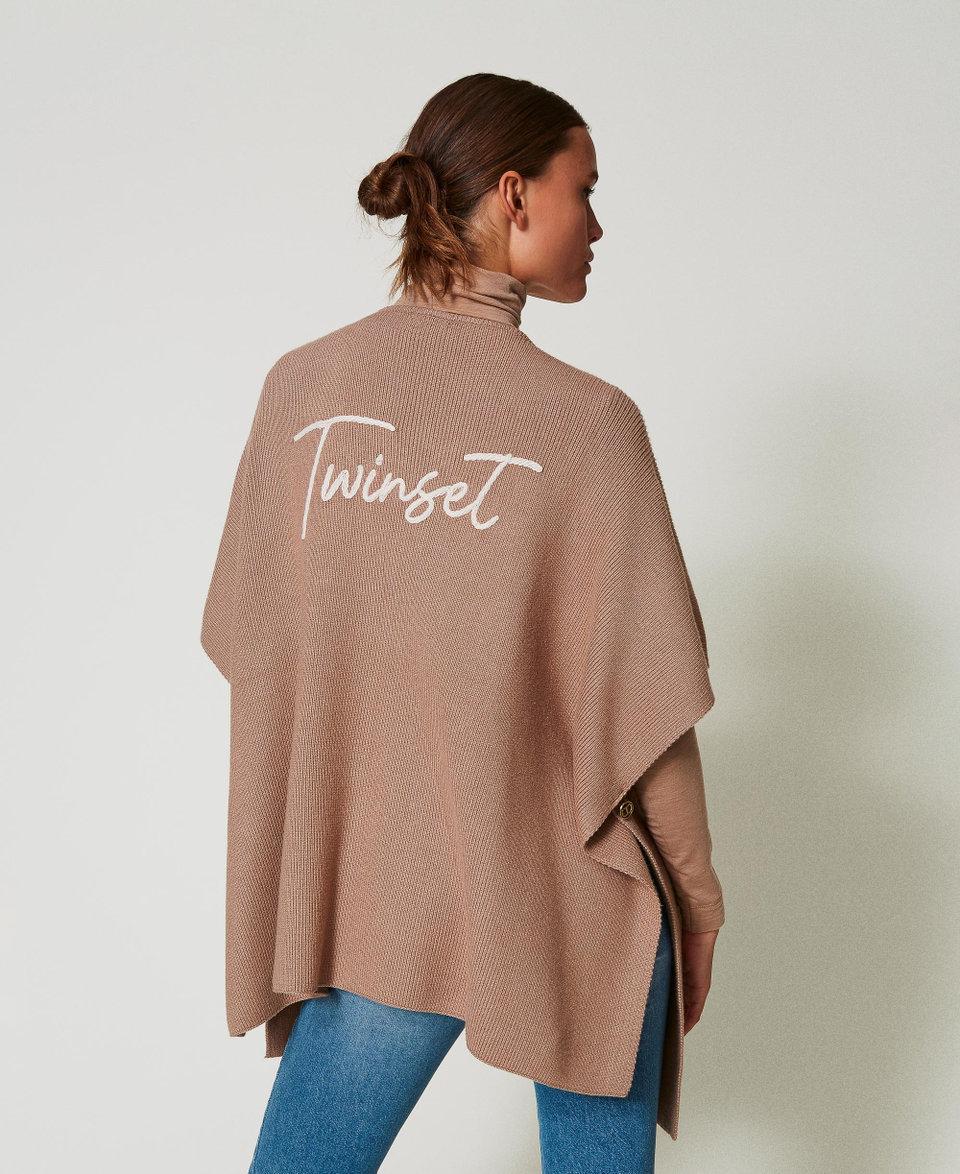 Twin Set Poncho in maglia con ricamo logo Offerta per la Festa della Mamma