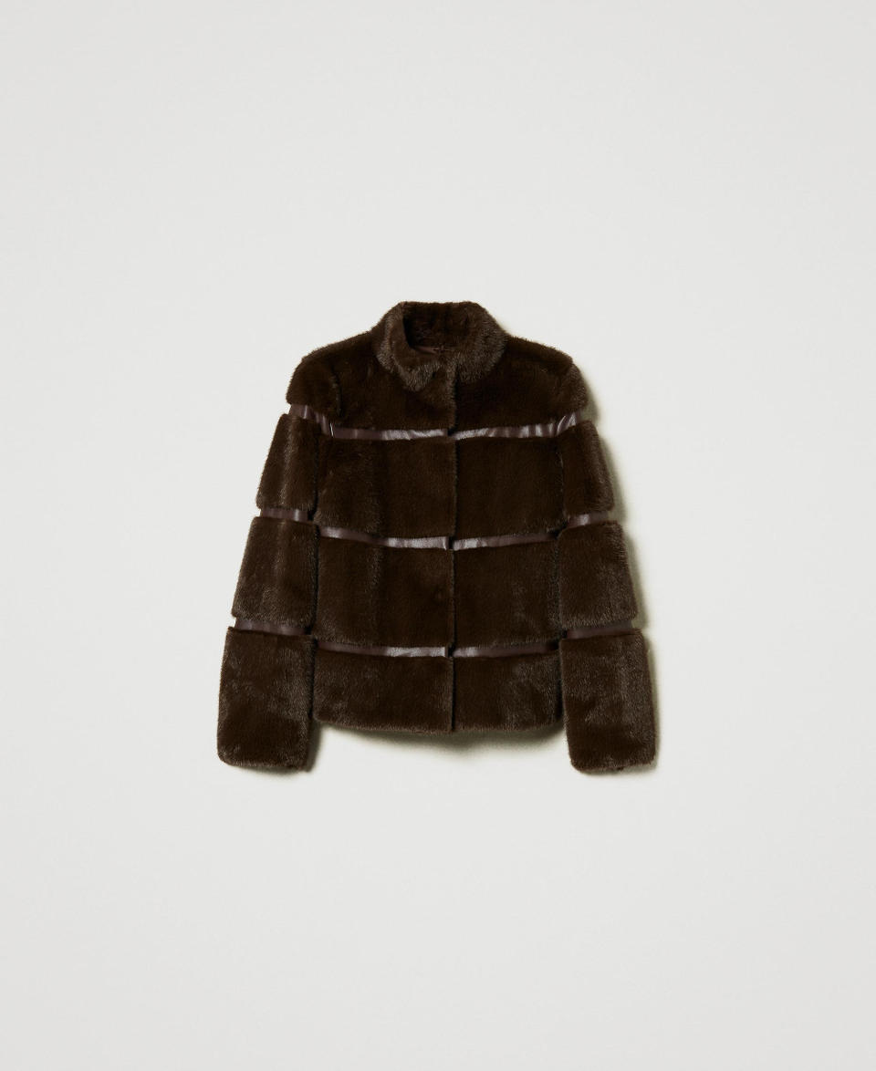 Twin Set Cappotto corto in faux fur con intarsi Prezzo di fabbrica