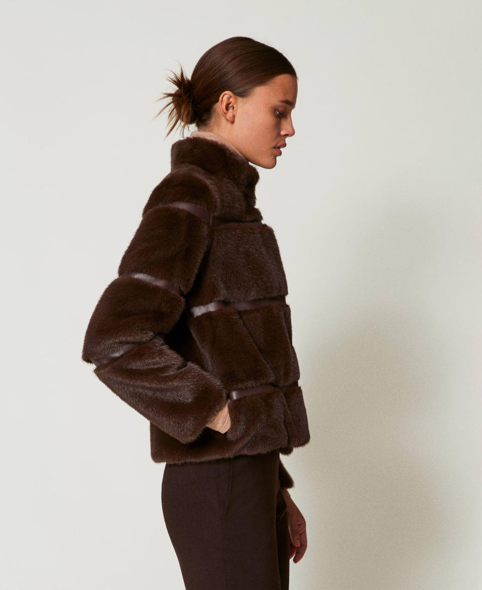 Twin Set Cappotto corto in faux fur con intarsi Prezzo di fabbrica