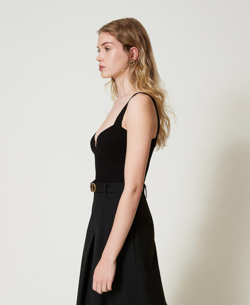 Twin Set Top fitted in maglia con logo Oval T Offerta San Valentino