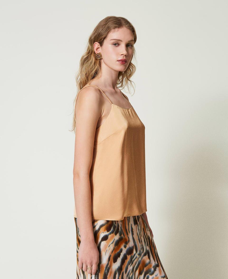 Twin Set Top in raso con scollo dritto Sconti questo mese