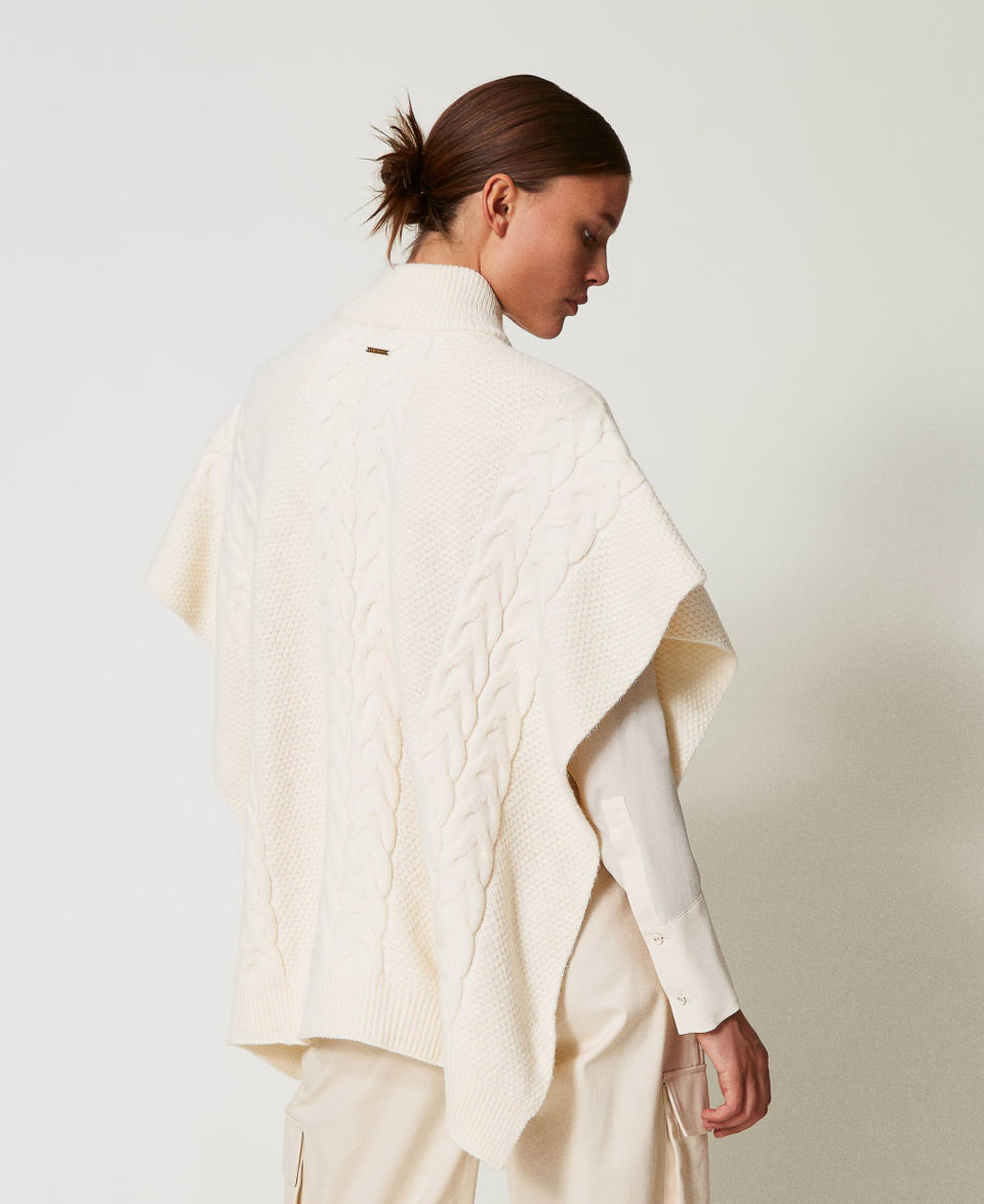 Twin Set Poncho in maglia con trecce In Linea