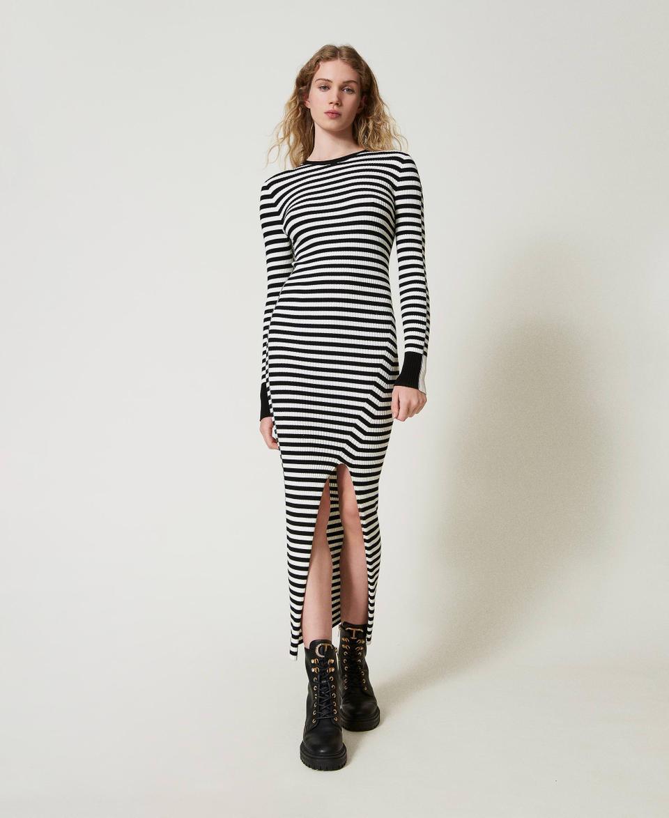 Twin Set Abito lungo in maglia a righe Sconto