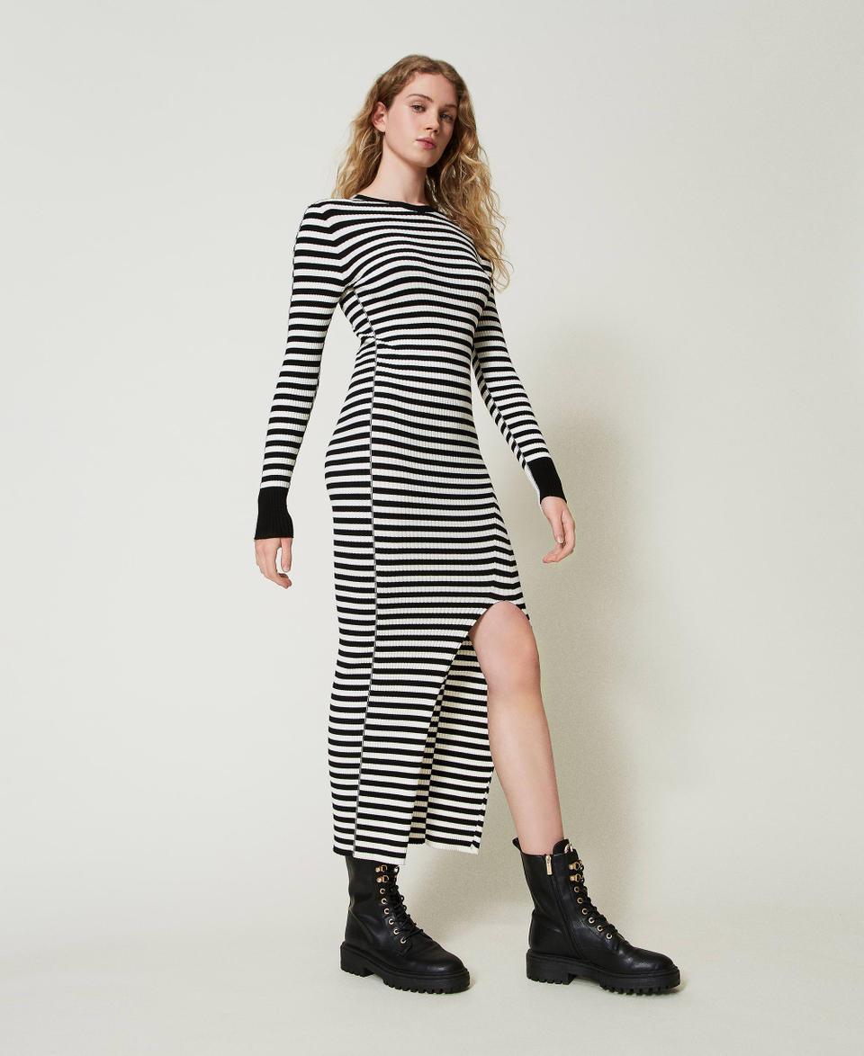 Twin Set Abito lungo in maglia a righe Sconto