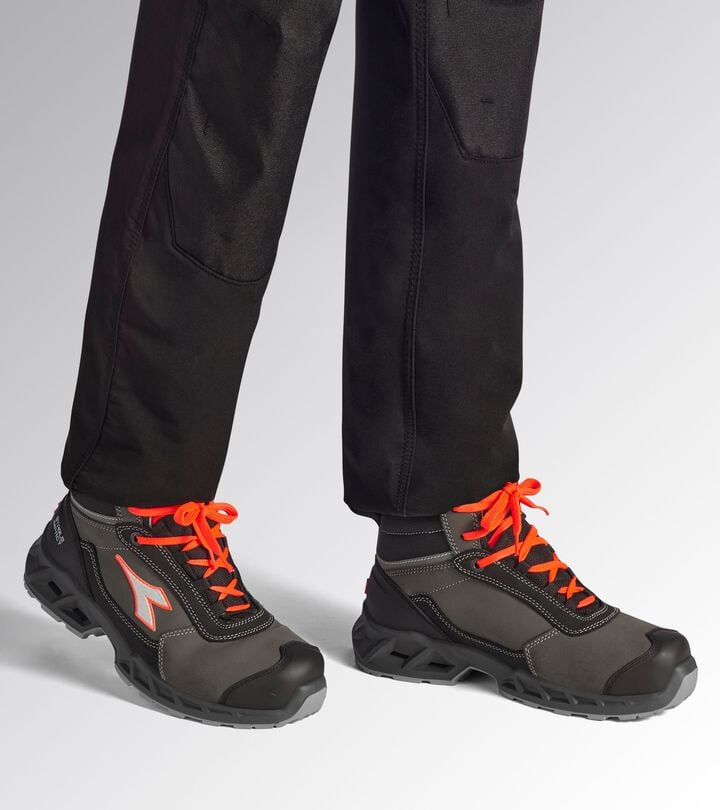 Utility Diadora SHARK STA IMP LEAT MID S3S FO SR SC ESD Scarpa antinfortunistica alta Italia