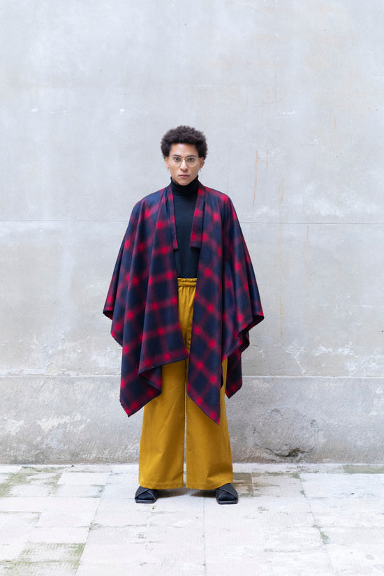 ﻿Zerobarracento Recycled Wool Midi Cape Soddisfazione Garantita